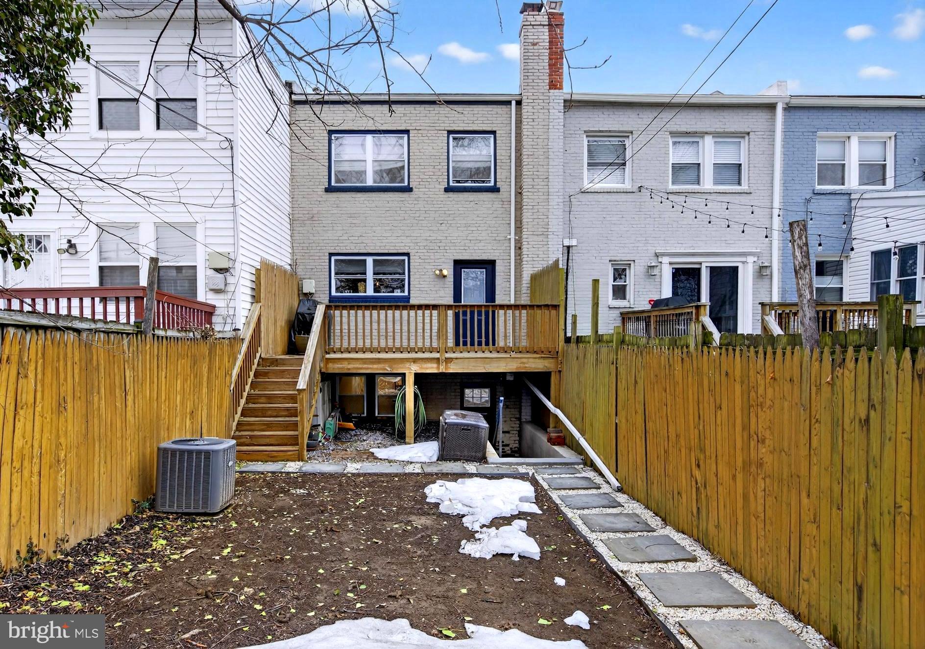 310 16TH STREET NE