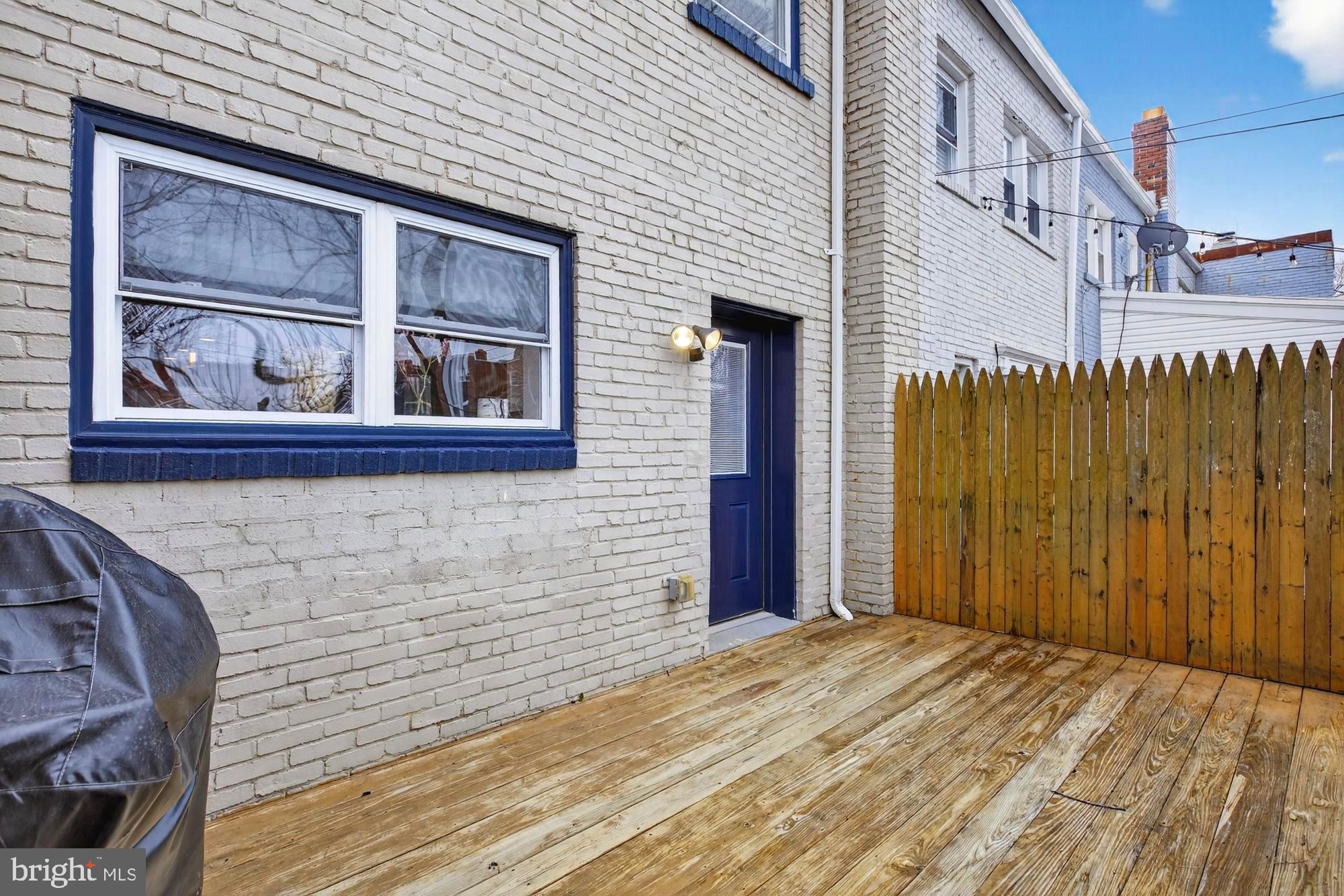 310 16TH STREET NE