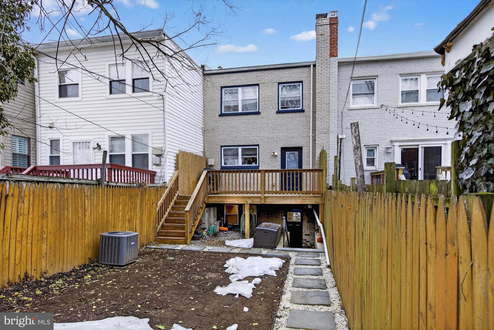 310 16TH STREET NE