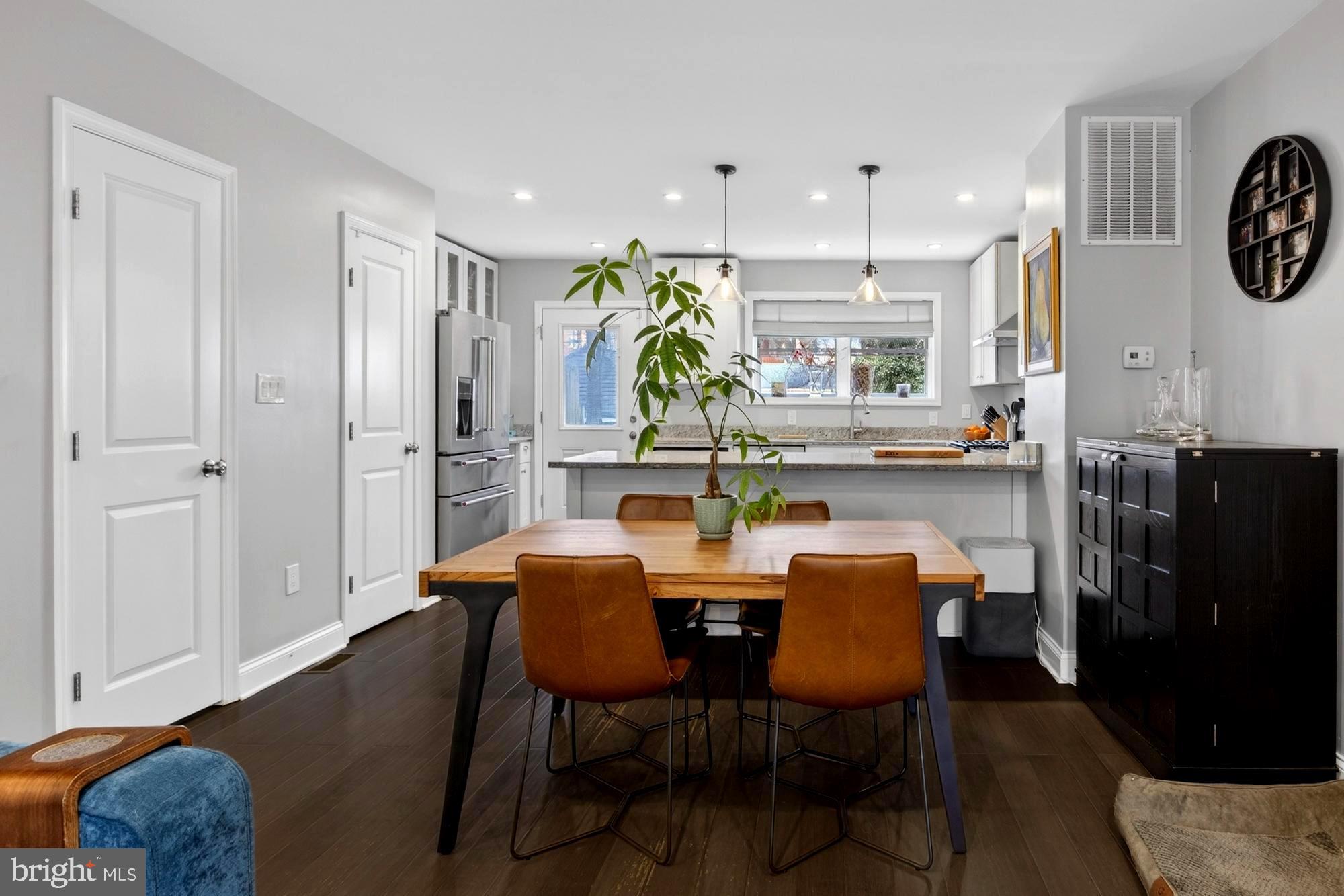 310 16TH STREET NE