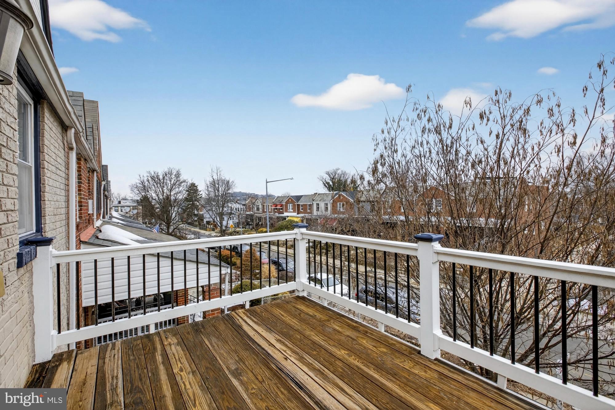 310 16TH STREET NE