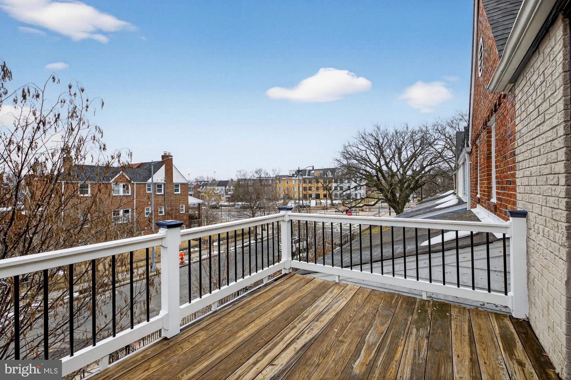 310 16TH STREET NE