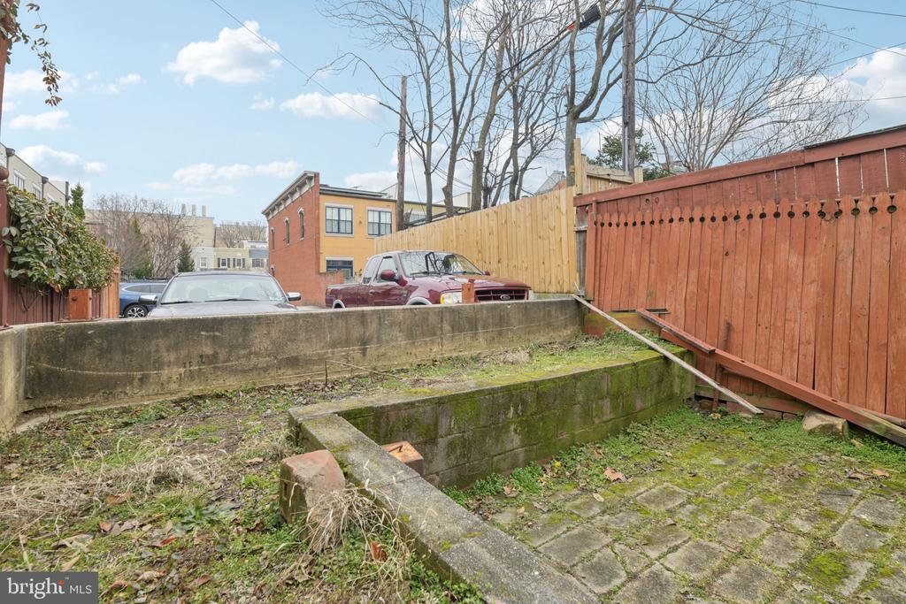 712 4TH STREET SE