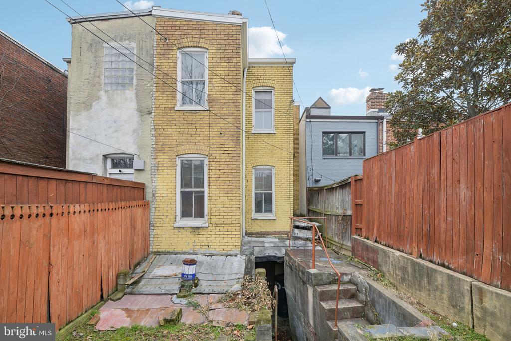 712 4TH STREET SE