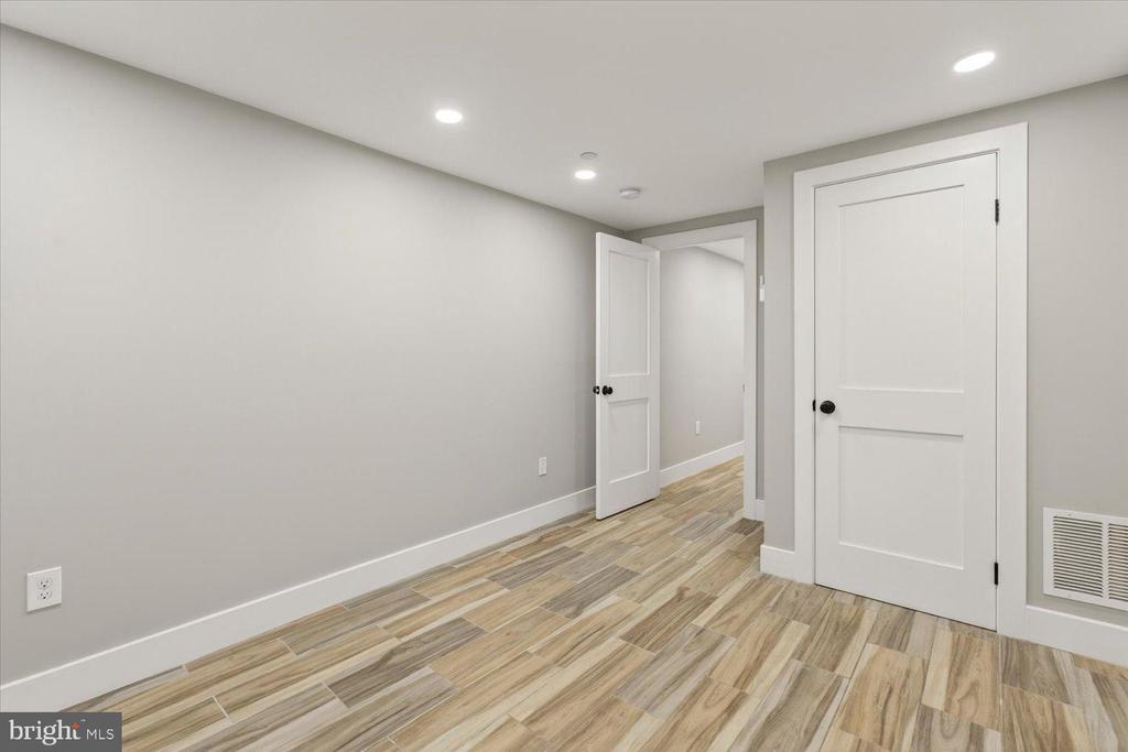 212 5TH STREET NE