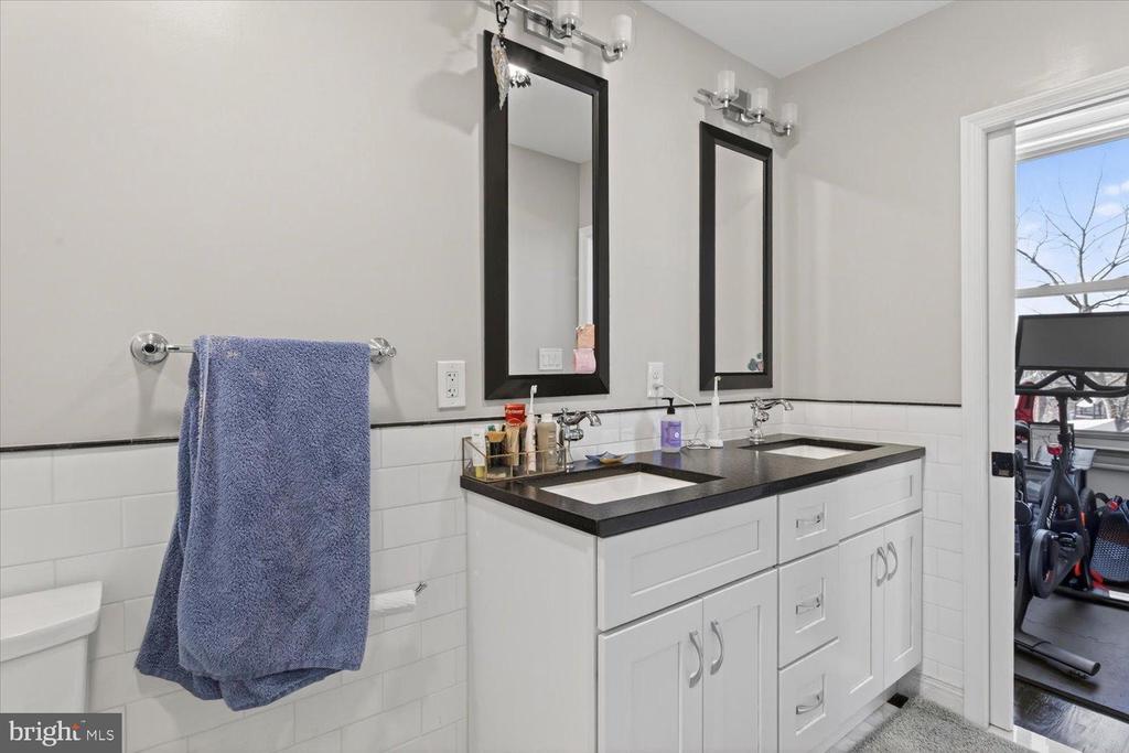 212 5TH STREET NE