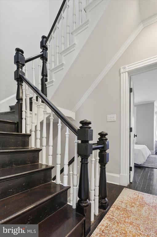 212 5TH STREET NE