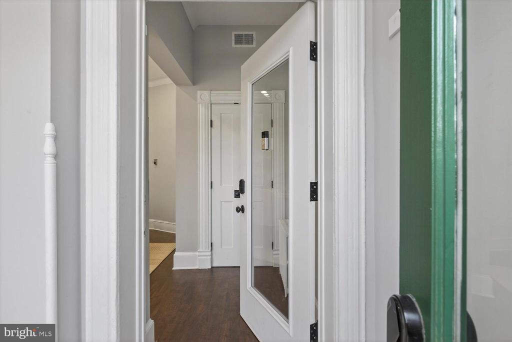212 5TH STREET NE