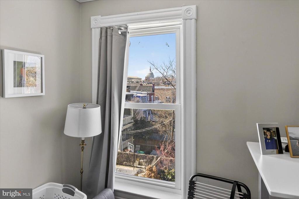 212 5TH STREET NE