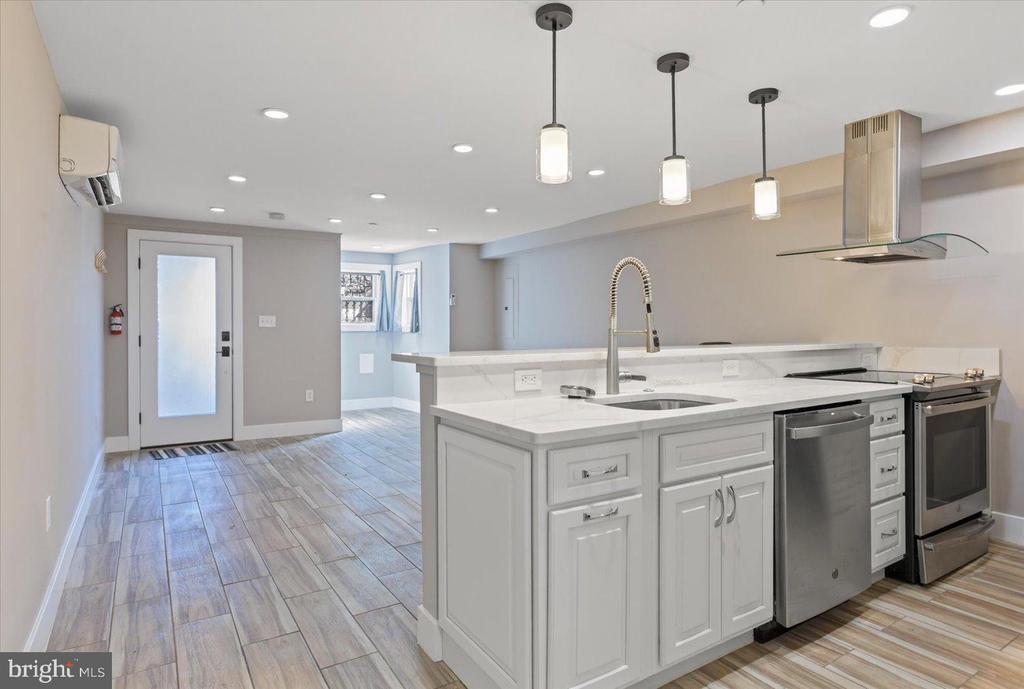 212 5TH STREET NE
