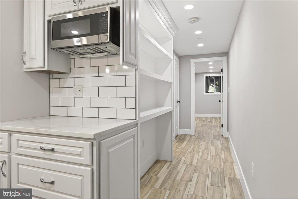 212 5TH STREET NE
