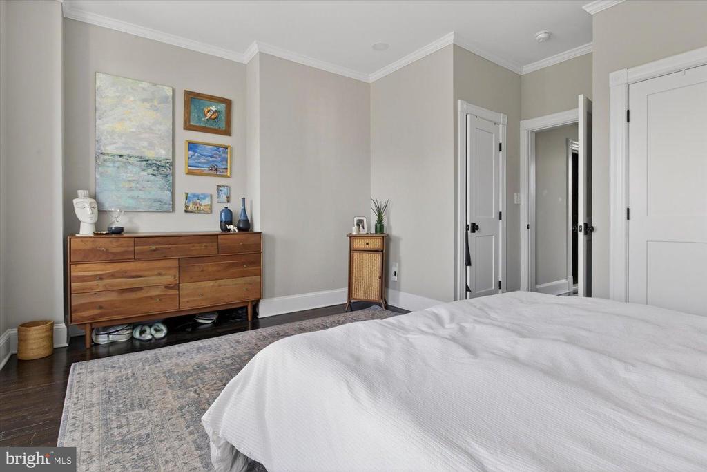 212 5TH STREET NE