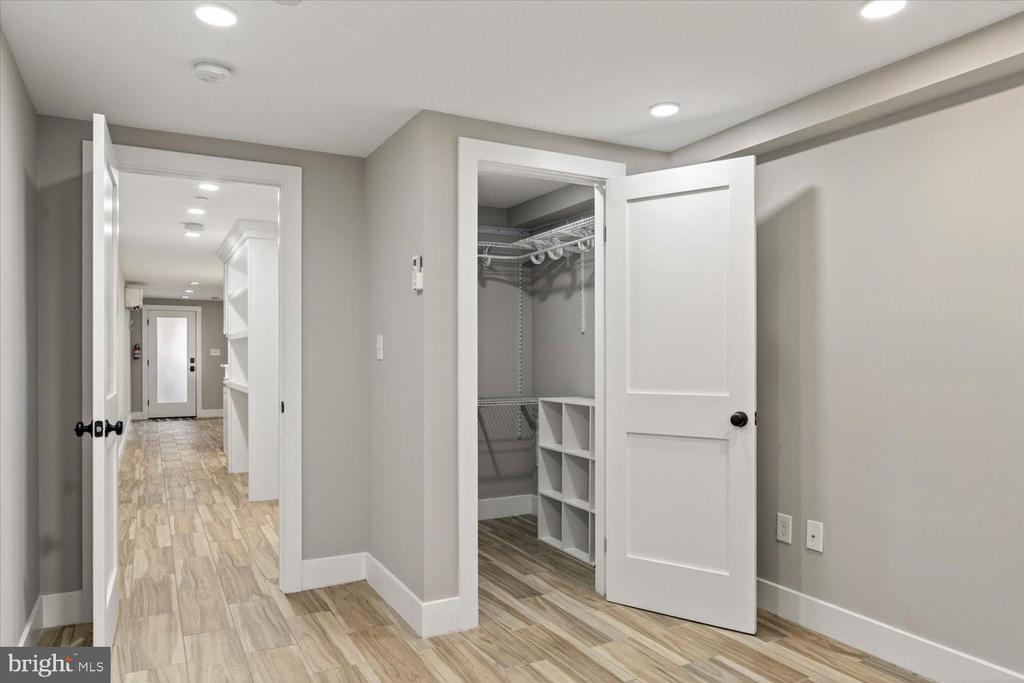 212 5TH STREET NE