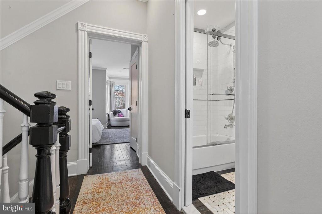 212 5TH STREET NE