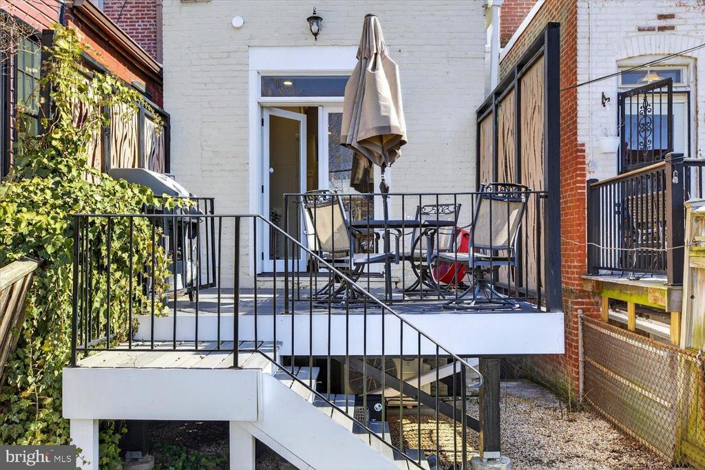 212 5TH STREET NE