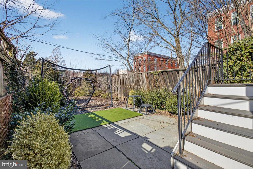 212 5TH STREET NE