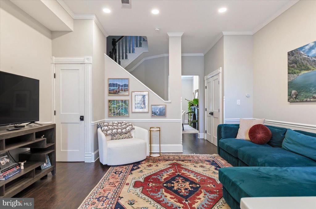 212 5TH STREET NE