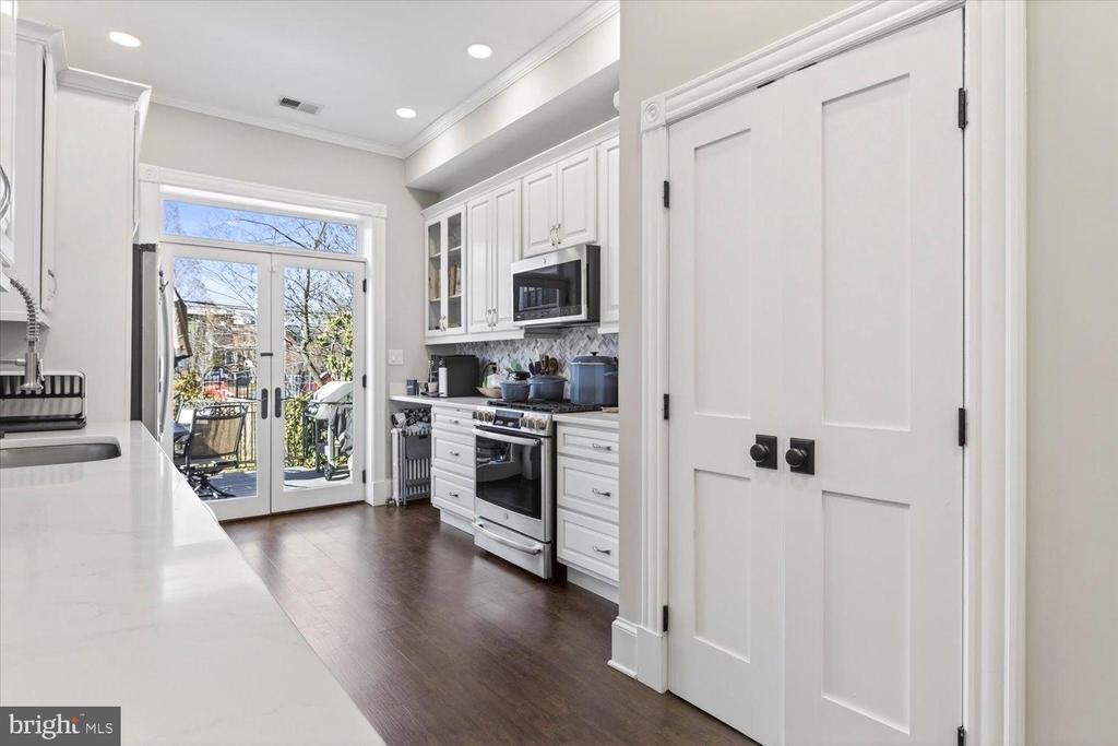 212 5TH STREET NE