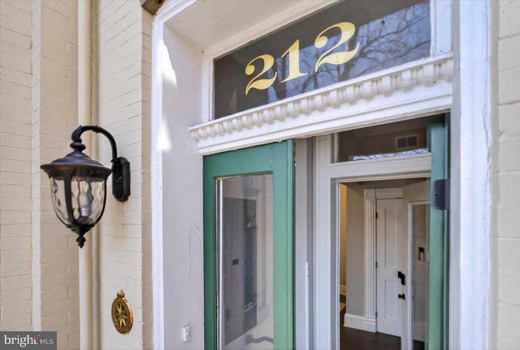 212 5TH STREET NE
