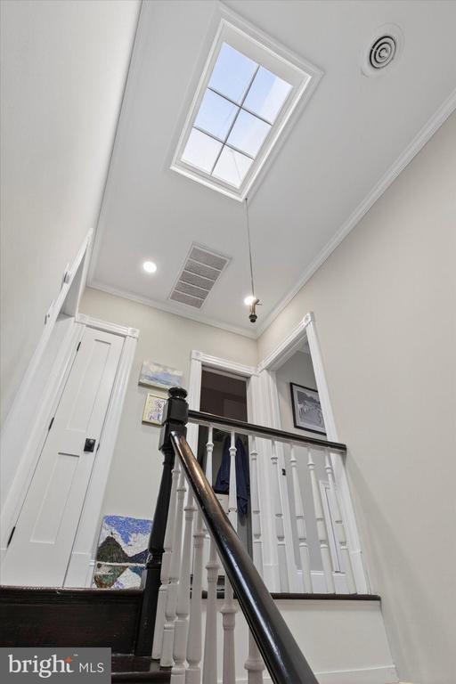 212 5TH STREET NE