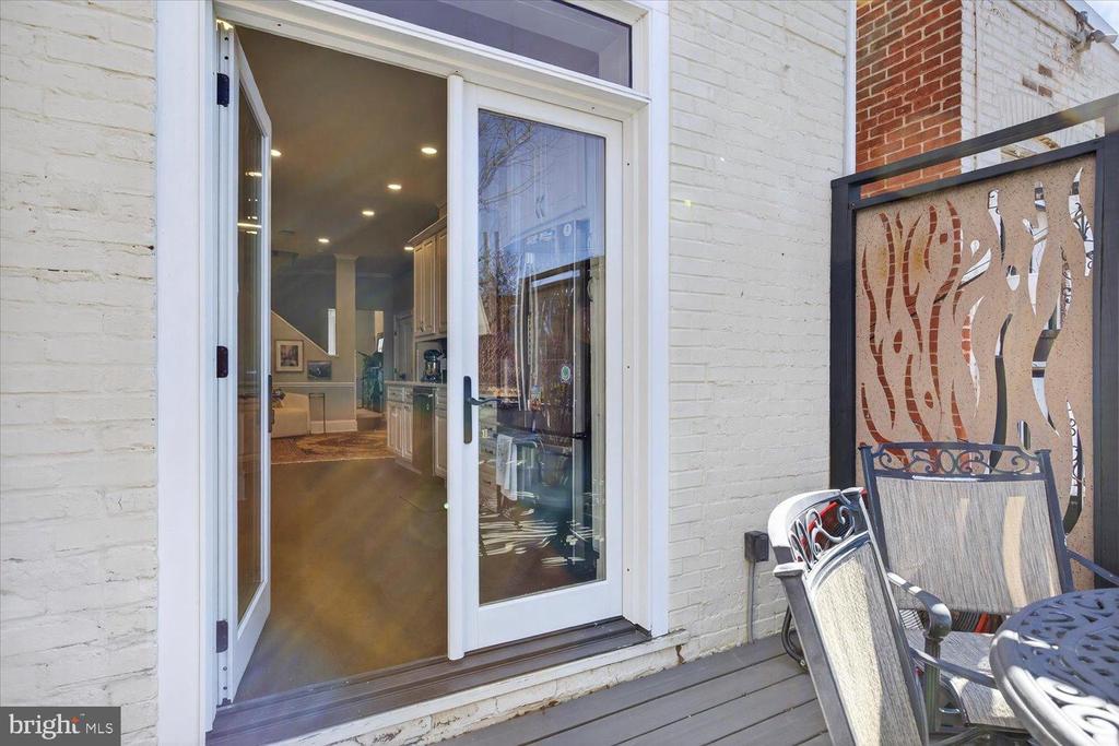 212 5TH STREET NE