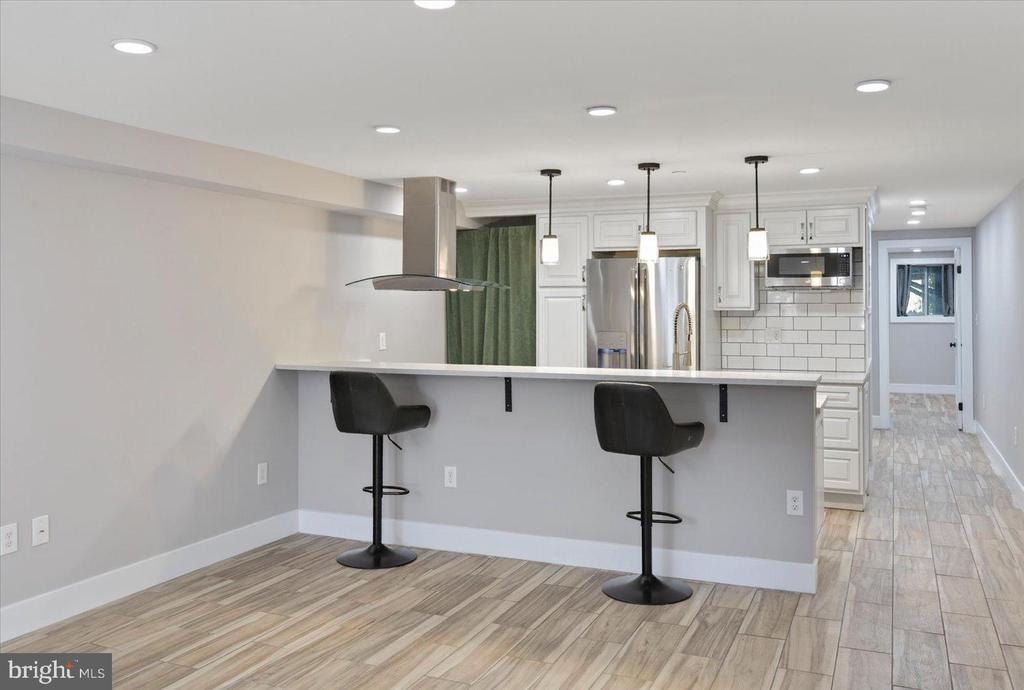 212 5TH STREET NE