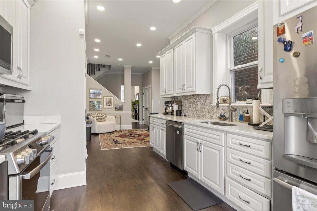 212 5TH STREET NE