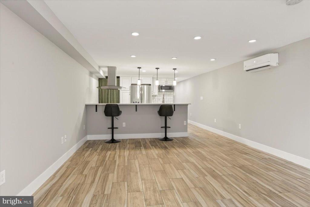 212 5TH STREET NE