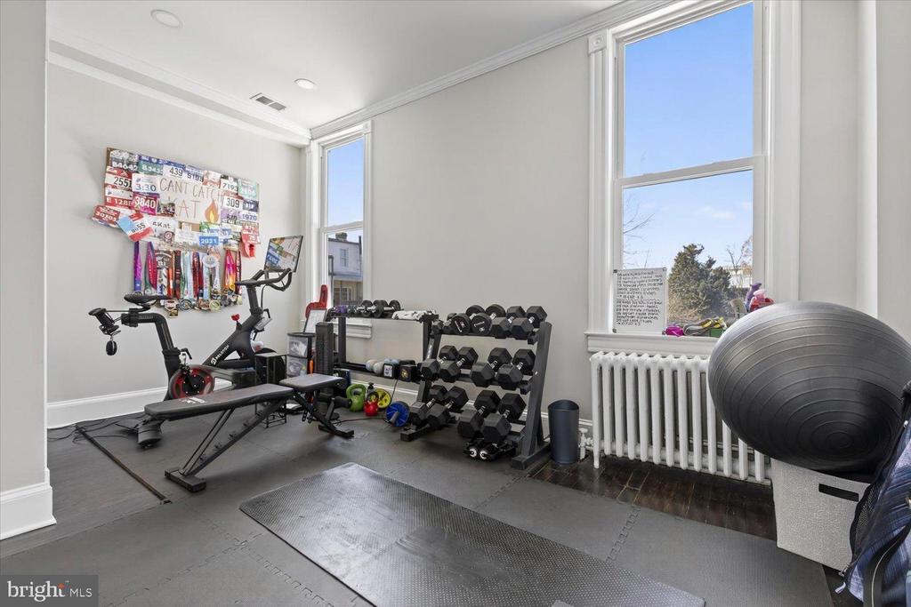 212 5TH STREET NE