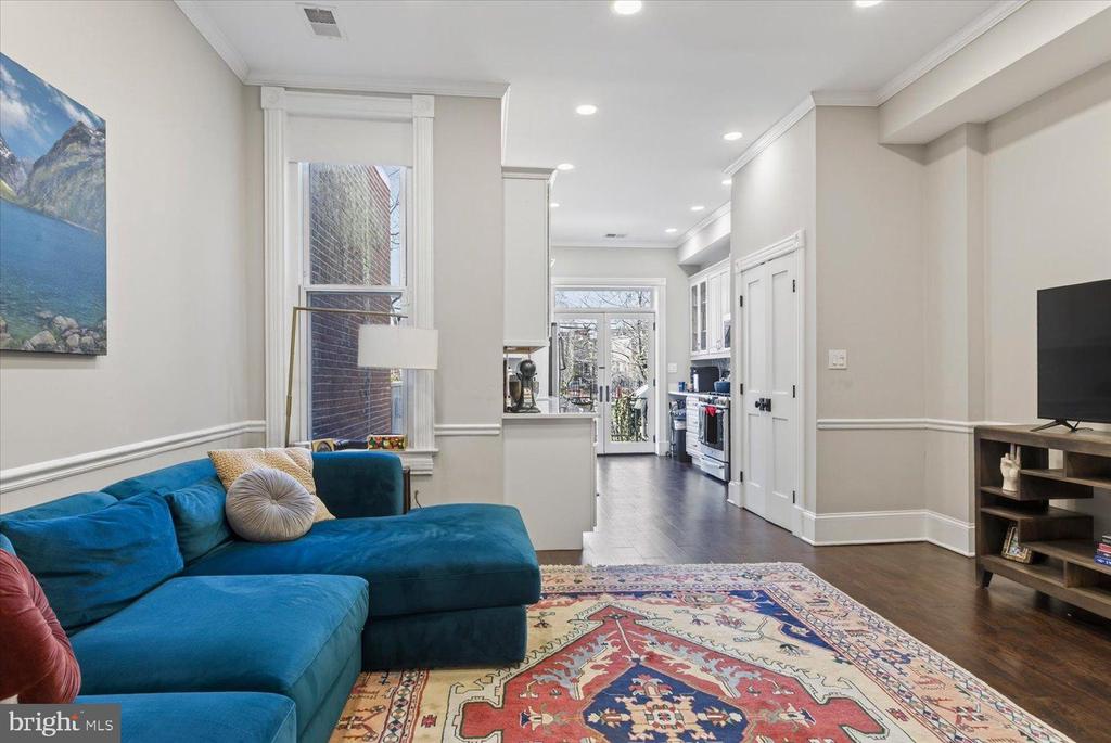 212 5TH STREET NE