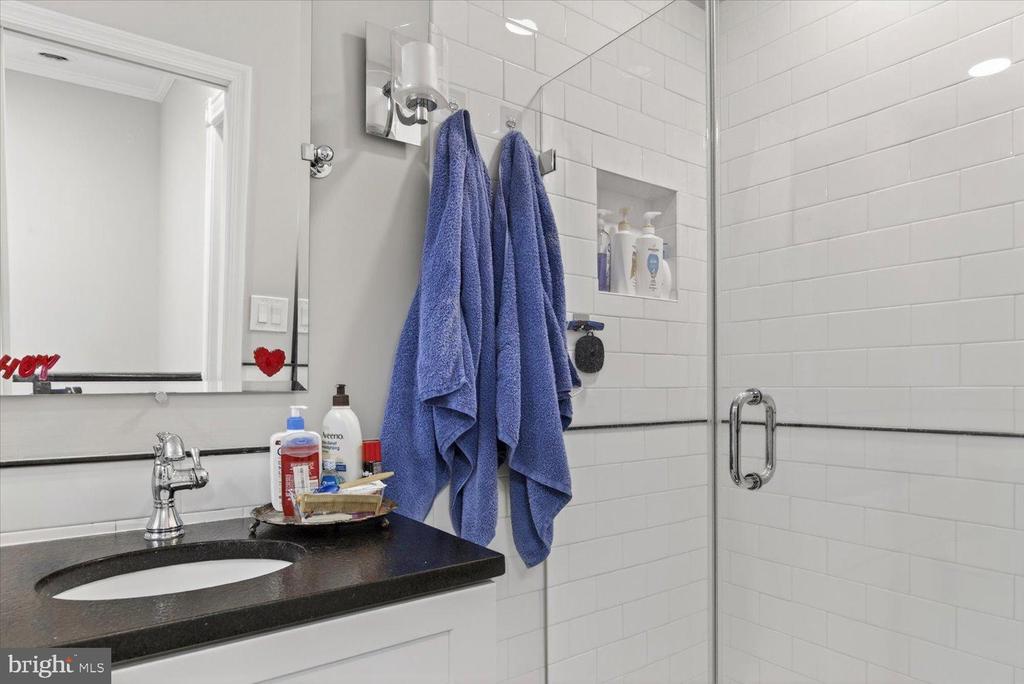 212 5TH STREET NE