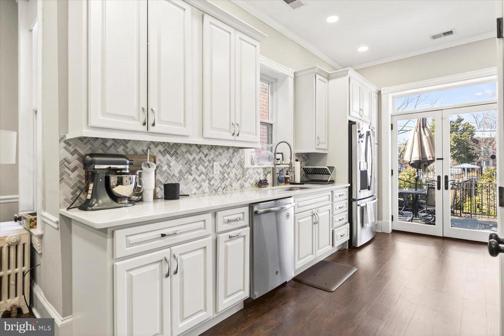 212 5TH STREET NE