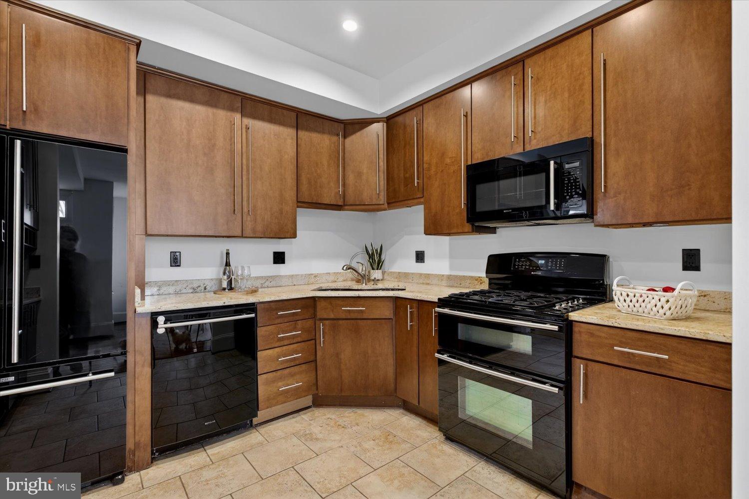 911 INDEPENDENCE AVENUE SE