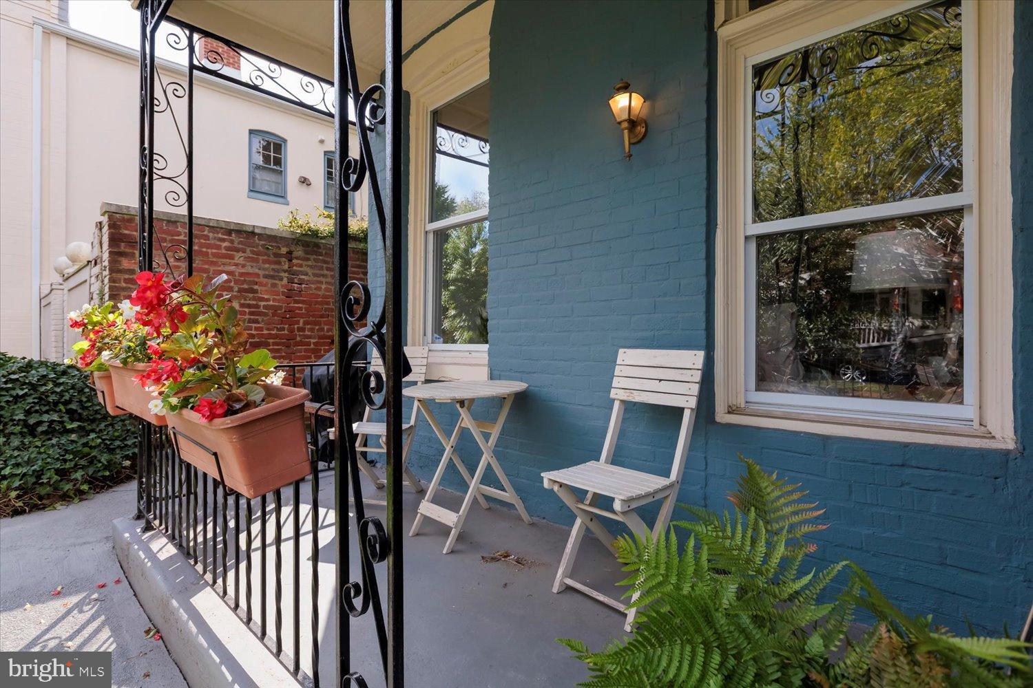 911 INDEPENDENCE AVENUE SE