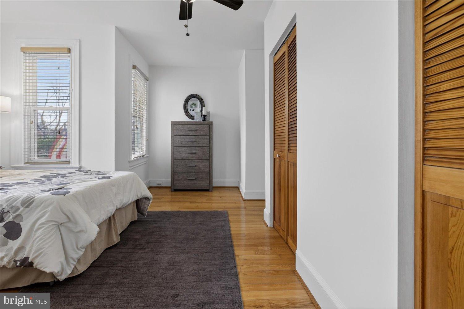 911 INDEPENDENCE AVENUE SE