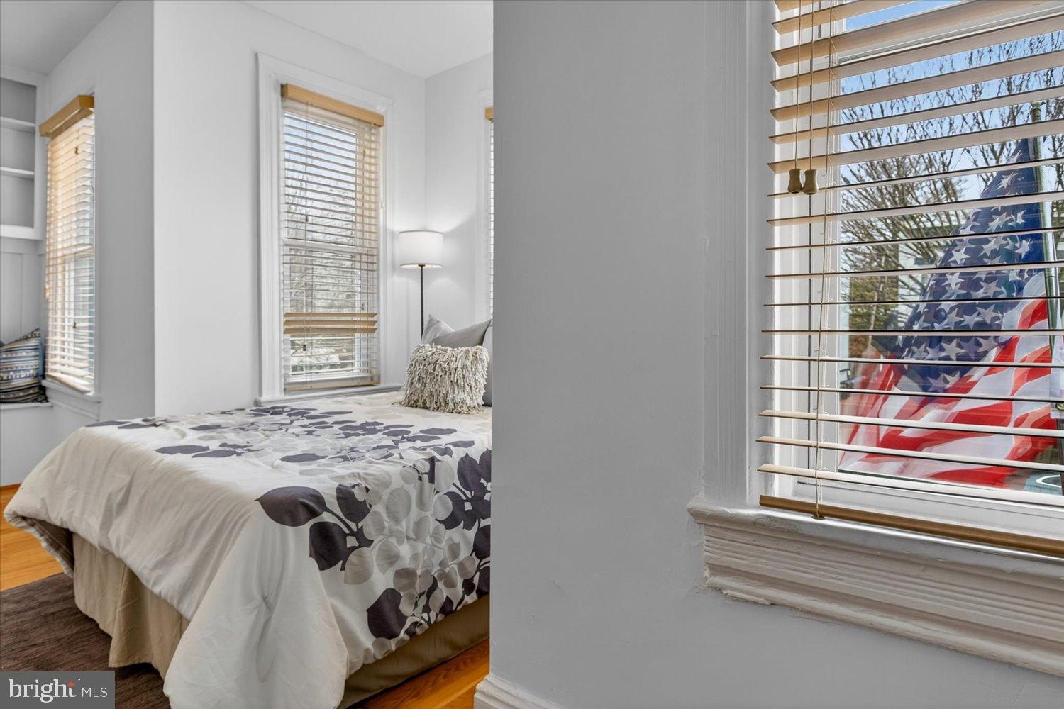 911 INDEPENDENCE AVENUE SE