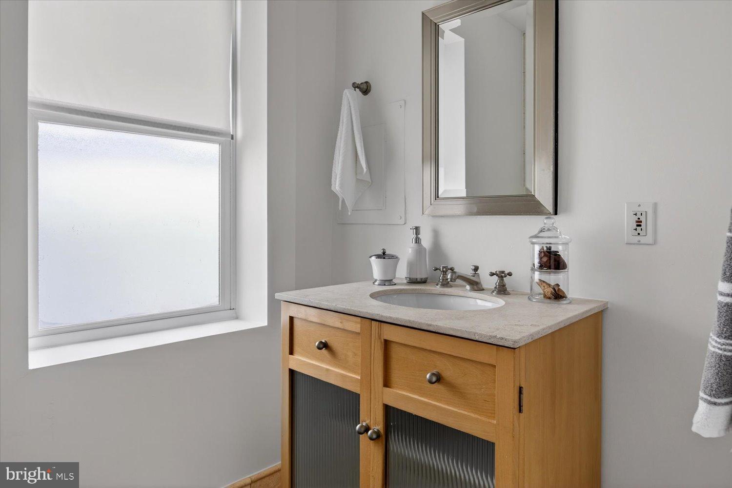 911 INDEPENDENCE AVENUE SE