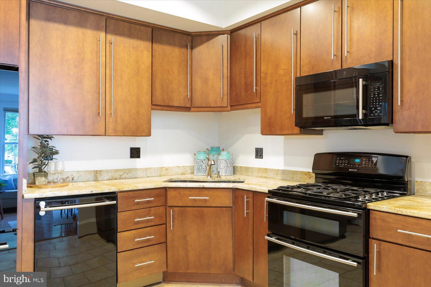 911 INDEPENDENCE AVENUE SE