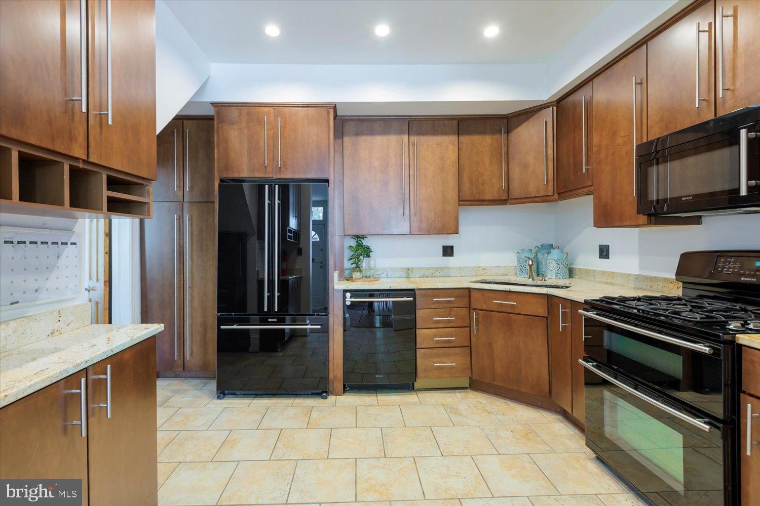 911 INDEPENDENCE AVENUE SE