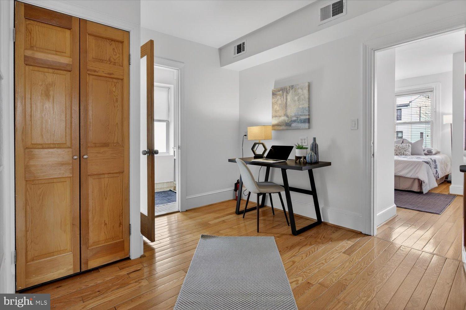 911 INDEPENDENCE AVENUE SE