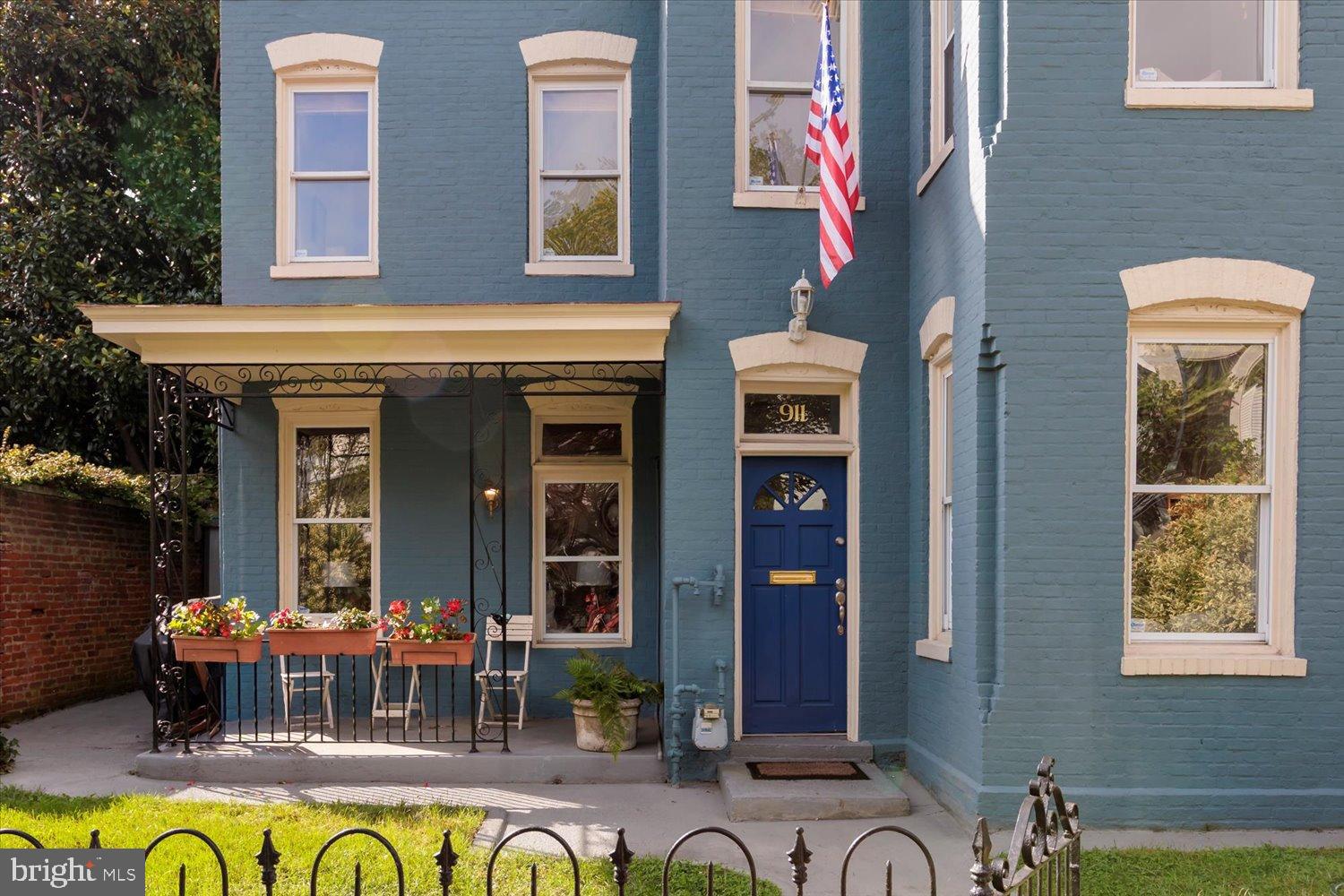 911 INDEPENDENCE AVENUE SE