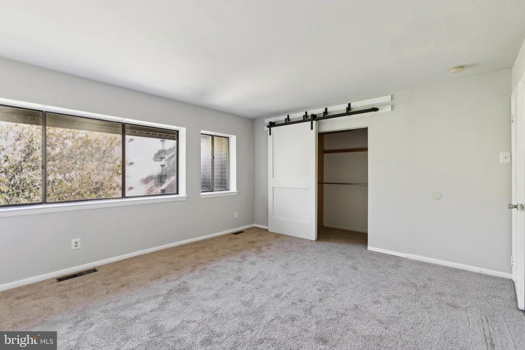 3115 HAWTHORNE DRIVE NE 3115