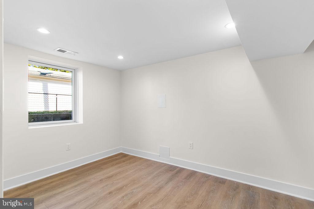 713 CROISSANT PLACE SE