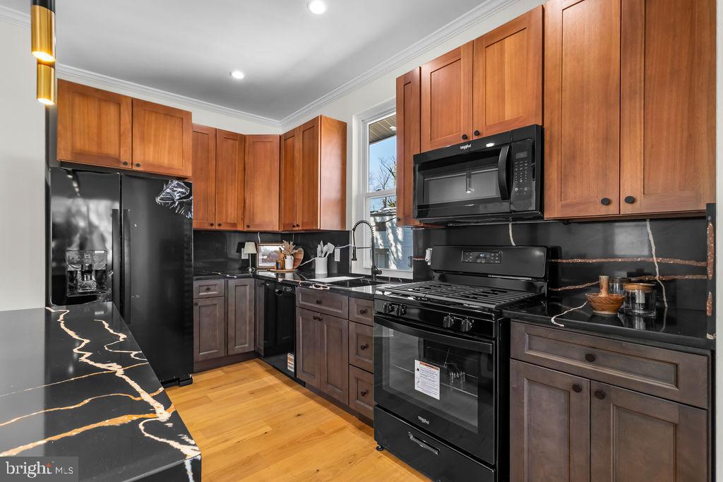 713 CROISSANT PLACE SE