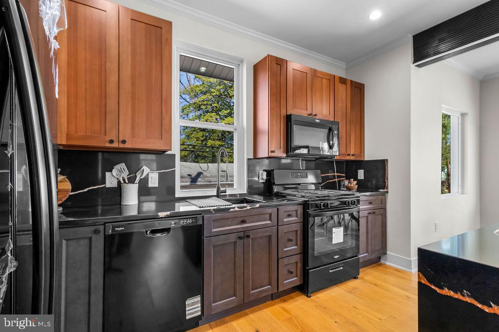 713 CROISSANT PLACE SE