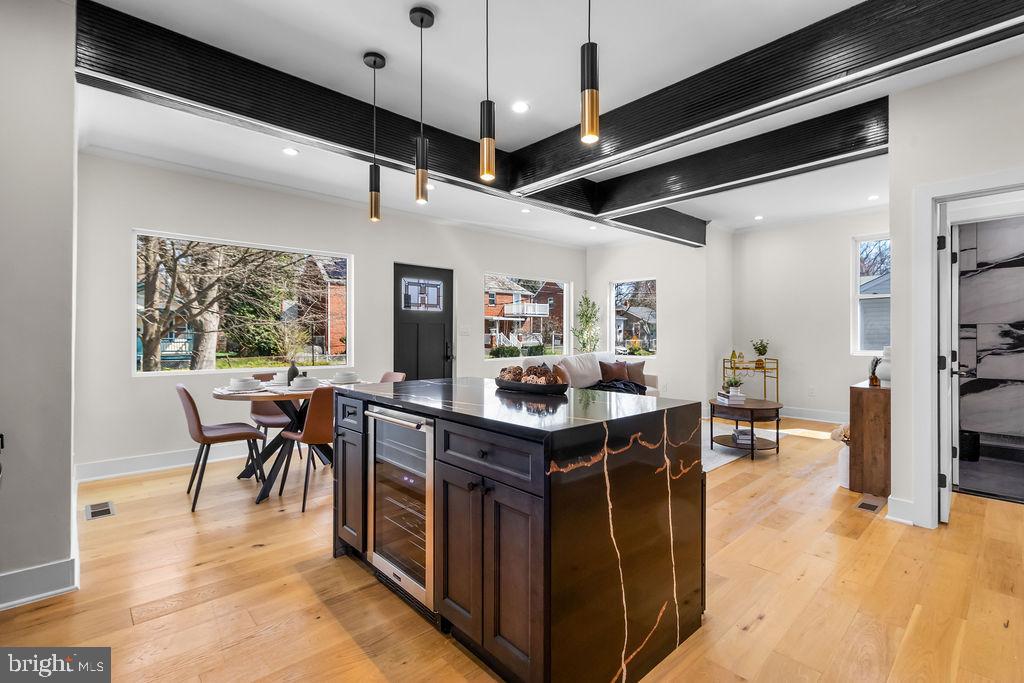 713 CROISSANT PLACE SE