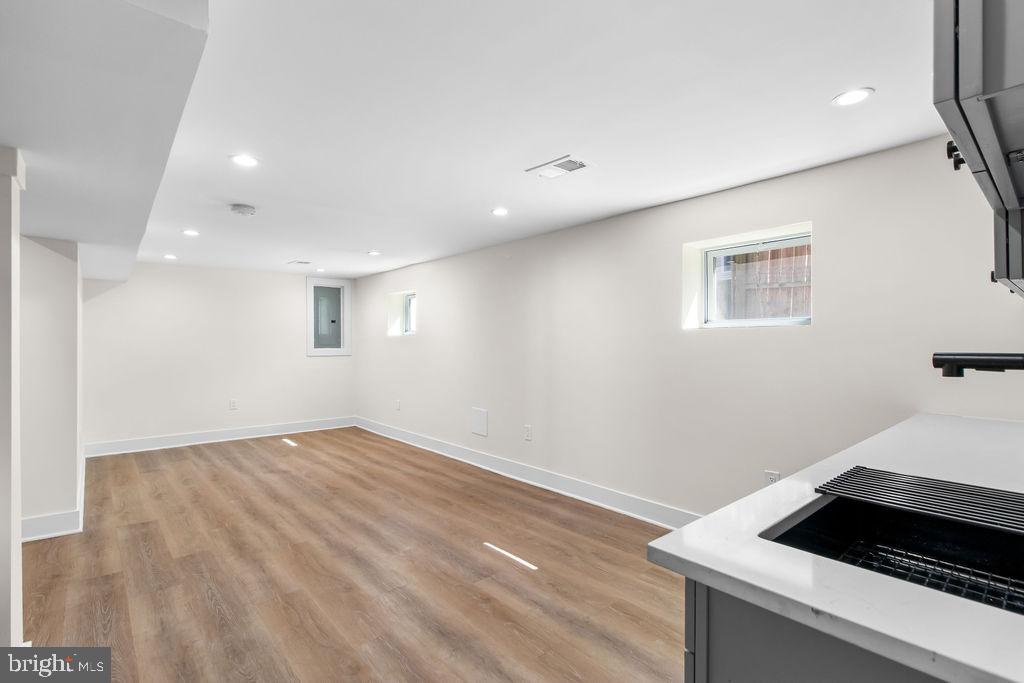 713 CROISSANT PLACE SE
