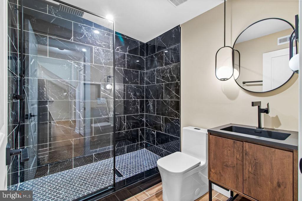 713 CROISSANT PLACE SE