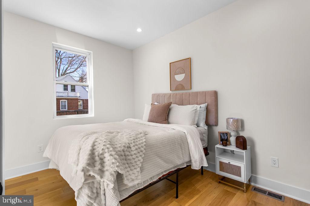 713 CROISSANT PLACE SE