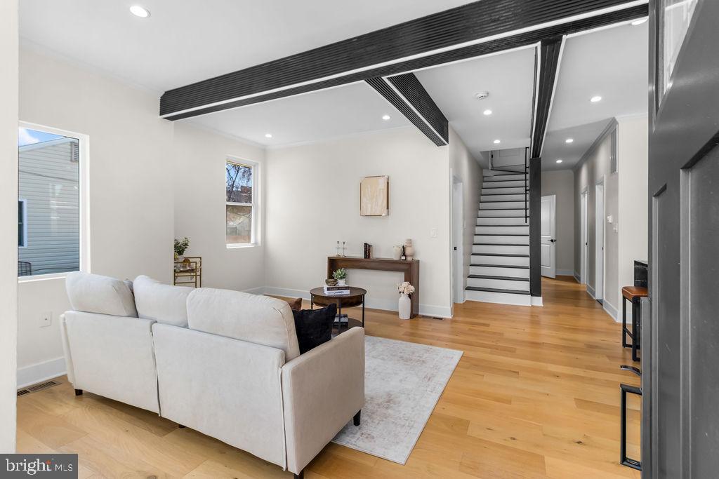 713 CROISSANT PLACE SE